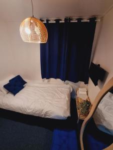 Phòng giường đơn - Phòng tắm riêng (Single - Private Bathroom)