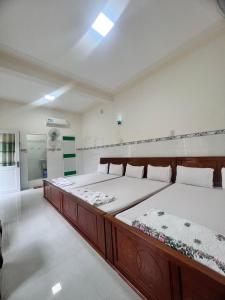 Phòng Gia đình Nhìn ra Vườn (Family Room with Garden View)