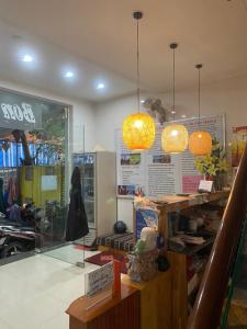 Giường Đơn Trong Phòng Ngủ Tập Thể 6 Giường (Single Bed in 6-Bed Dormitory Room)