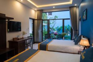 Phòng Gia Đình Nhìn Ra Hồ (Family Room with Lake View)