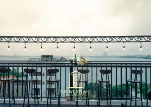 Studio Nhìn ra hồ (Studio with Lake View)