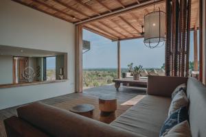 Two-Bedroom Villa to Villa Marigold Sumberkima Hill