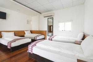 Phòng Tiêu Chuẩn 4 Người (Standard Quadruple Room)
