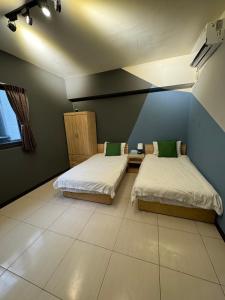 Phòng 2 Giường Đơn Với Phòng Tắm Riêng (Twin Room with Private Bathroom)