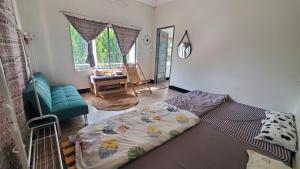 Phòng 4 Người Có Ban Công (Quadruple Room with Balcony)