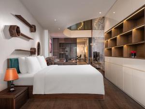 Suite Hướng Vườn (Garden View Suite)