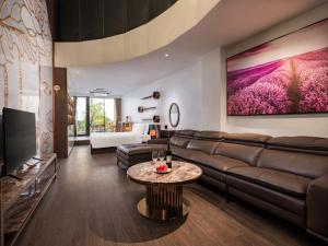 Suite Hướng Vườn (Garden View Suite)
