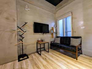 Phòng Deluxe Giường Đôi Có Vòi Sen (Deluxe Double Room with Shower)