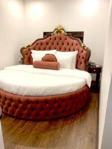 Phòng Tiêu Chuẩn Giường Lớn (Standard King Room)