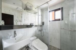 Phòng Giường Đôi Có Phòng Tắm Riêng (Double Room with Private Bathroom)