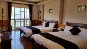 Phòng Gia đình nhìn ra Núi (Family Room with Mountain View)