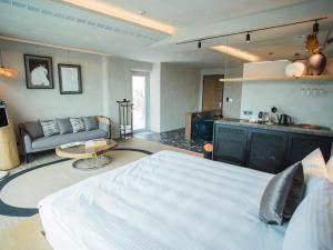 Phòng Có Giường Cỡ King Với Ban Công (King Room with Balcony)