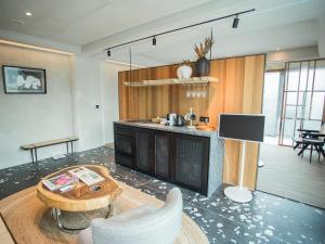 Phòng Có Giường Cỡ Queen Với Ban Công (Queen Room with Balcony)