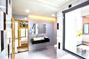 Phòng 4 Người Có Ban Công (Quadruple Room with Balcony)