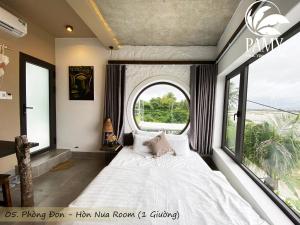 Phòng Có Giường Cỡ King Nhìn Ra Hồ Nước (King Room with Lake View)