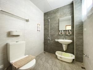 Phòng Bốn Người Có Phòng Tắm Riêng (Quadruple Room with Private Bathroom)