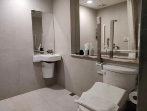 Phòng Cao Cấp Không Có Cửa Sổ – Phù Hợp Cho Người Khuyết Tật, Không Gồm Chỗ Đỗ Xe (Superior Room without Window - Accessible, No Parking Included)