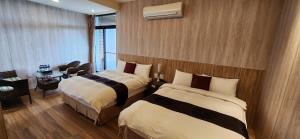 Phòng 4 Người Có Ban Công (Quadruple Room with Balcony)