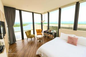 Suite Nhỏ Cạnh Sông (Riverfront View Junior Suite)