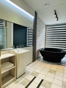 Phòng Đôi Loại Sang (Deluxe Double Room)
