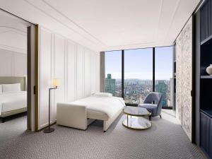 Prestige Family Suite With 1 King And 1 Sofa Beds Lake View