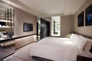 KING DLX ROOM HIGH FLOOR