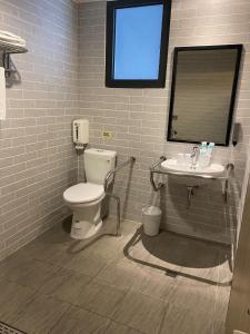 Phòng 2 Giường Đơn - Phù Hợp Cho Người Khuyết Tật, Không Cho Phép Mang Theo Thú Cưng (Twin Room - Disability Access, No Pets Allowed)