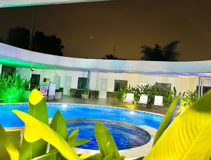 Phòng Có Giường Cỡ King Nhìn Ra Hồ Bơi (King Room with Pool View)