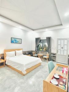 Phòng Có Giường Cỡ King Nhìn Ra Hồ Bơi (King Room with Pool View)