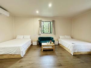 Phòng Bốn Người Có Phòng Tắm Riêng (Quadruple Room with Private Bathroom)