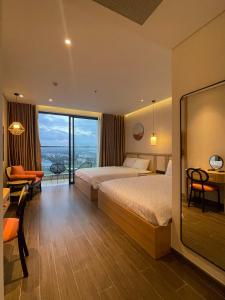 Căn Hộ Nhìn Ra Biển (Apartment with Sea View)