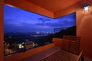 Phòng Deluxe cho 4 Người có Ban công và Nhìn ra Biển (Deluxe Quadruple Room with Balcony and Sea View)