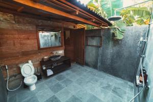 Phòng Deluxe Giường Đôi Có Ban Công (Deluxe Double Room with Balcony)