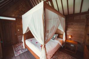 Phòng Deluxe Giường Đôi Có Ban Công (Deluxe Double Room with Balcony)