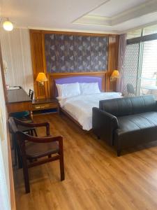 Phòng Giường Đôi Nhìn Ra Núi (Double Room with Mountain View)