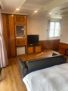 Phòng Giường Đôi Nhìn Ra Núi (Double Room with Mountain View)