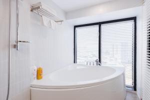 Suite Gia Đình Có Ban Công (Family Suite with Balcony)