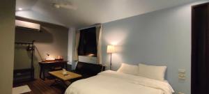 Phòng Giường Đôi Nhìn Ra Núi (Double Room with Mountain View)