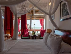 Phòng Deluxe Giường Đôi Với Ban Công và Tầm Nhìn Ra Biển (Deluxe Double Room with Balcony and Sea View)