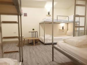 Giường trong Phòng ngủ Tập thể Nữ 6 Giường (Bed in 6 Bed Female Dormitory)
