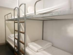 Giường tầng ở Phòng ngủ tập thể của nam (1 Person in 12-Bed Dormitory - Male Only)