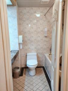 Phòng 3 người - 3 giường đơn (Triple Room - 3 Single Beds)