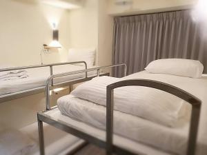 Phòng 4 người có phòng tắm (Quadruple Room with Bathroom)