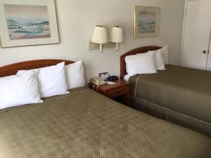 Two Double Beds - Non-Smoking room in Travelodge by Wyndham Hollywood-Vermont/Sunset