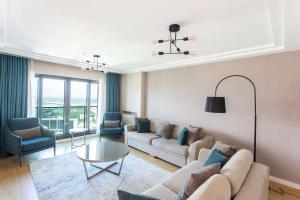 One-Bedroom Apartment with Balcony and View room in Radisson Residencies Avrupa