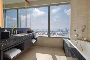 Suite Deluxe 1 Phòng Ngủ (One-Bedroom Deluxe Suite)