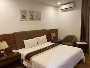 Phòng Tiêu Chuẩn Giường Đôi Lớn (Standard Queen Room)