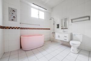 Phòng Gia Đình Có Bồn Tắm (Family Room with Bathtub)