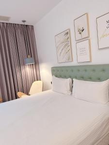 Phòng Giường Đôi Có Ban Công (Double Room with Balcony)