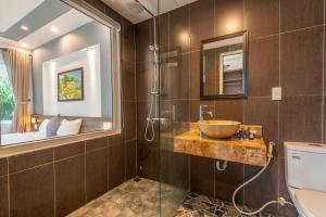 Phòng Có Giường Cỡ King Nhìn Ra Hồ Bơi (King Room with Pool View)